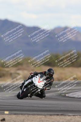 media/Nov-16-2025-Race Pace (Sun) [[8c5fa54630]]/Non Verified Riders (1st 20 Minutes)/5-Turn 15 (110pm)/